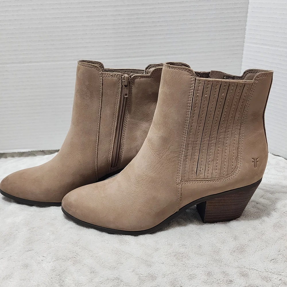 Frye Sandra Chelsea Nubuck Leather Ankle Stitched Block Heel Western Boot Sz 9